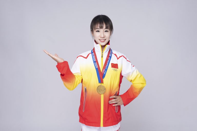 体操冠军刘南希为金农好羊肉代言